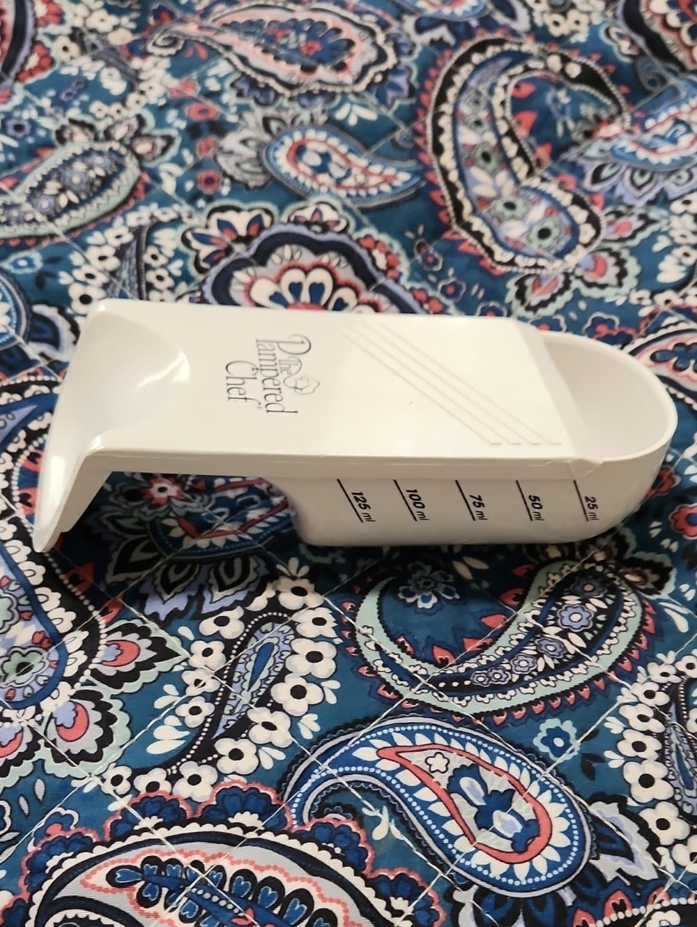 Pampered Chef Adjustable Measuring Cup